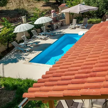 Taraj Villa
